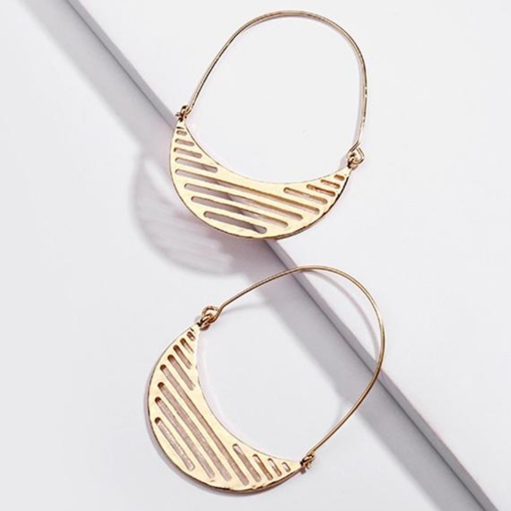 Erica Nikol Elanor Simple Statement Earrings